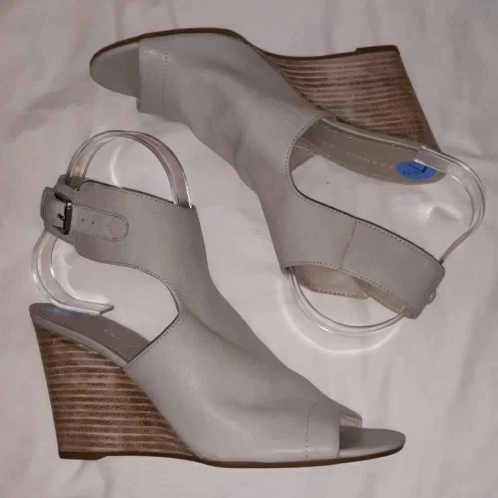 NWOT Franco Sarto Fauna Grey Leather Wedge‎ 7.5